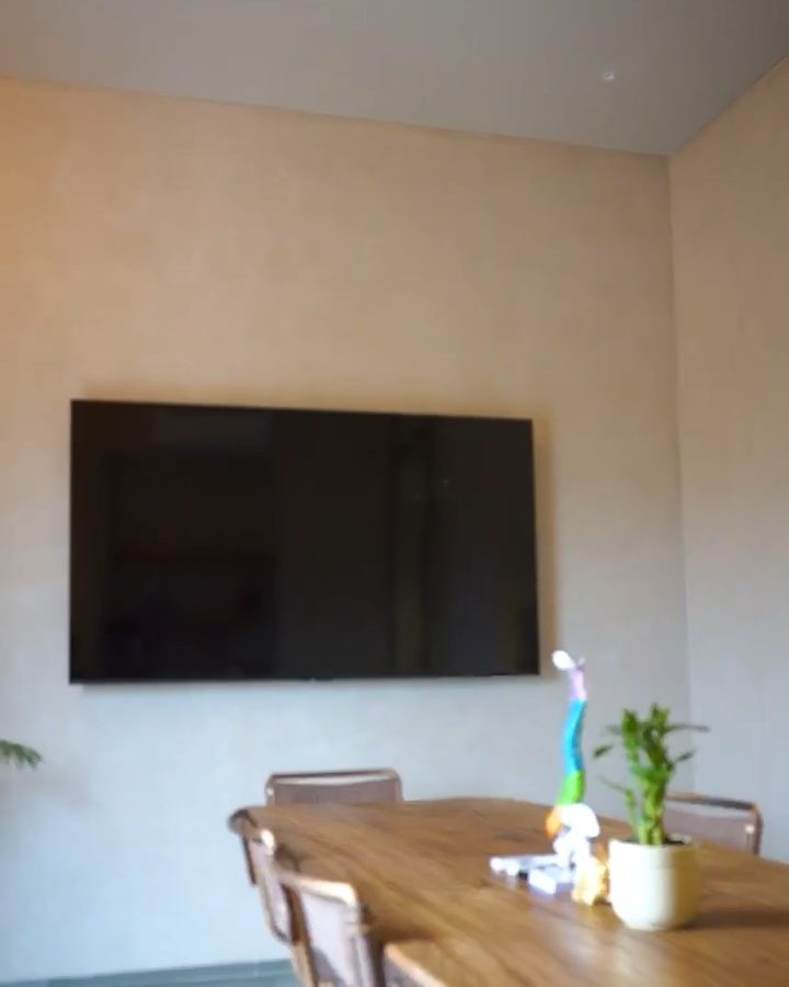 HEKA showroom consultation table
