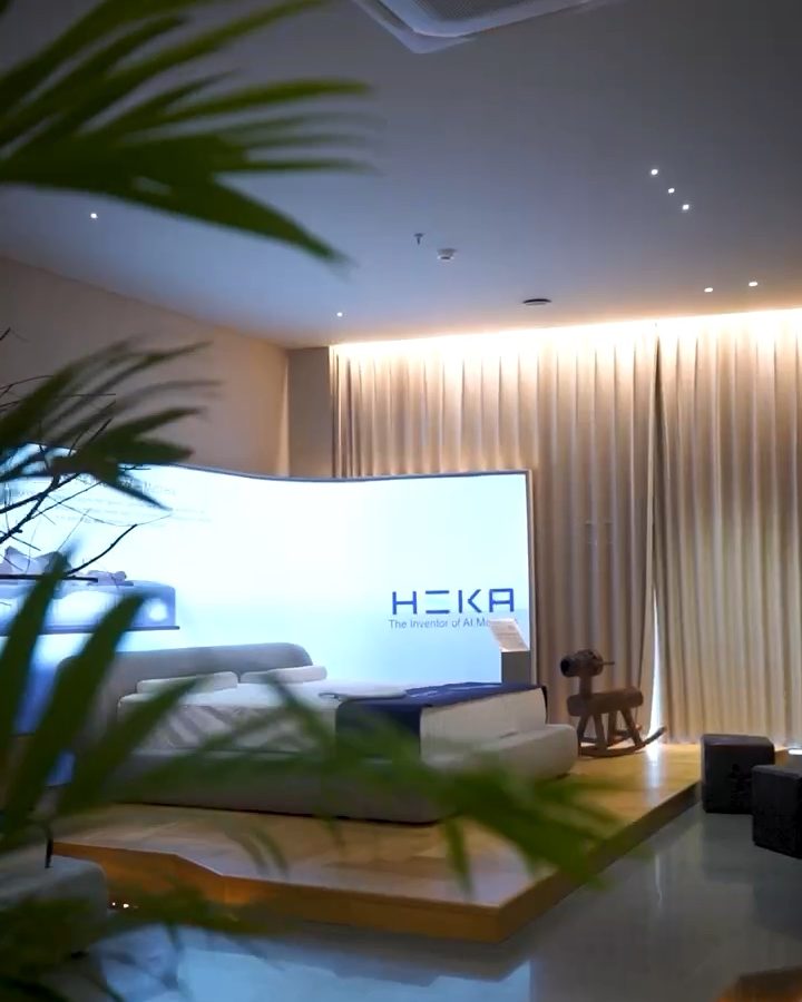 HEKA showroom curved lounge bay