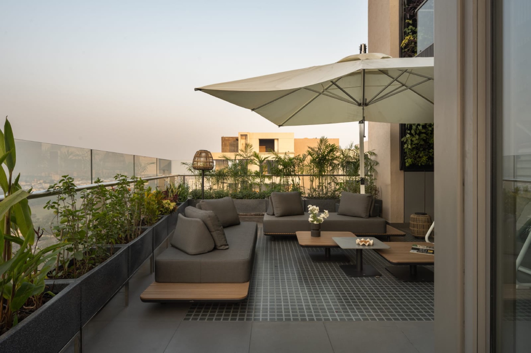 KS HOME planted terrace