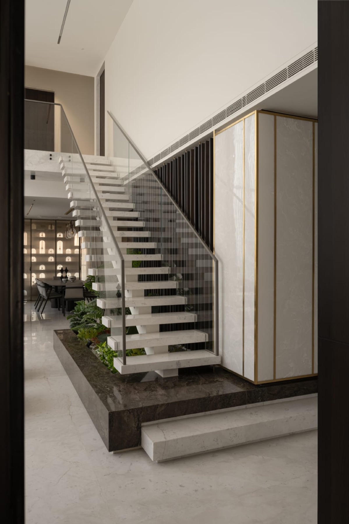 KS HOME floating staircase