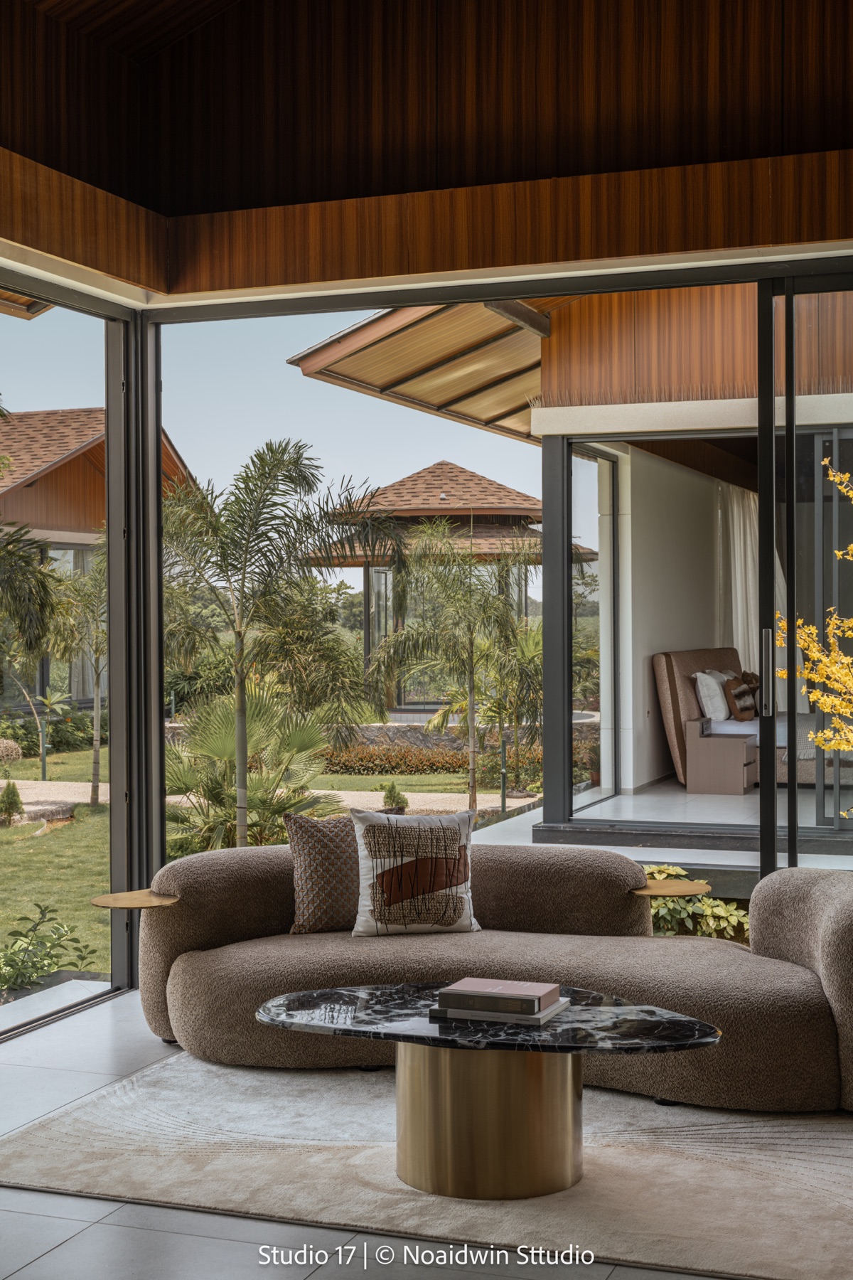 RAAZ'FARM living pavilion and garden